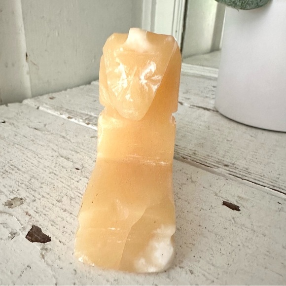 Vintage Yellow Onyx Sphinx Desktop Paperweight Egyptian Statue Carved Stone - Picture 3 of 10